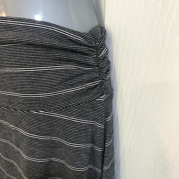 Merano Black and White Small Stripes Swing Skirt - Picture 2 of 4